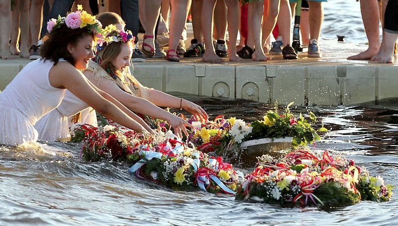 Wianki, tańce, fireshow – Noc Świętojańska w Trzebieży