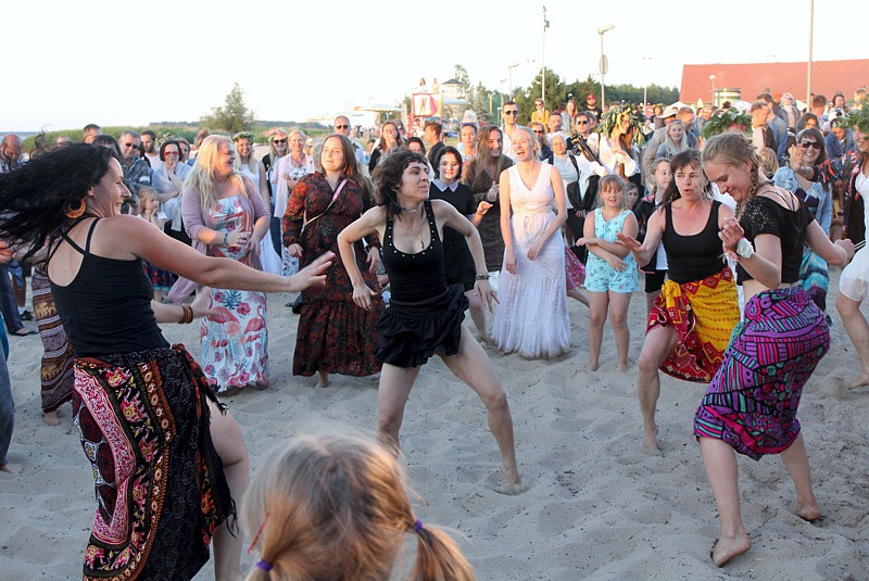 Wianki, tańce, fireshow – Noc Świętojańska w Trzebieży