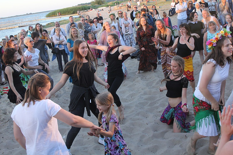 Wianki, tańce, fireshow – Noc Świętojańska w Trzebieży