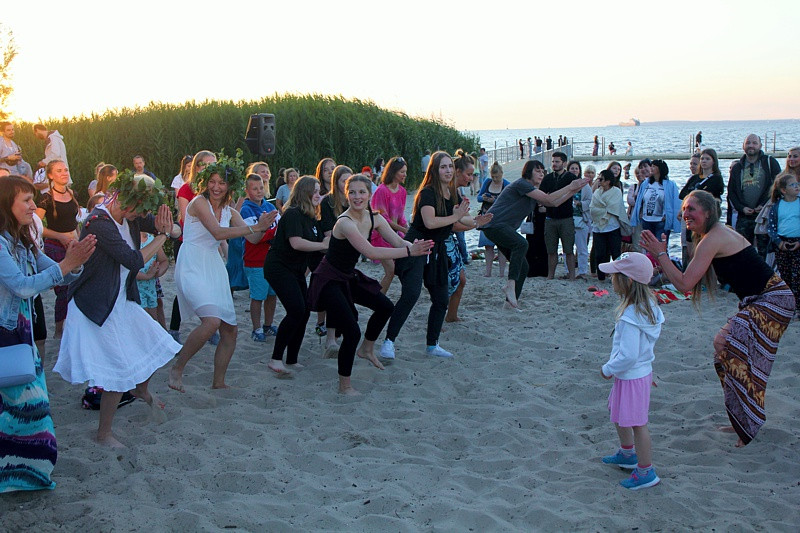 Wianki, tańce, fireshow – Noc Świętojańska w Trzebieży