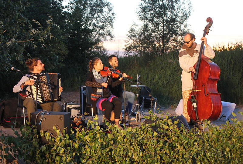 Wianki, tańce, fireshow – Noc Świętojańska w Trzebieży