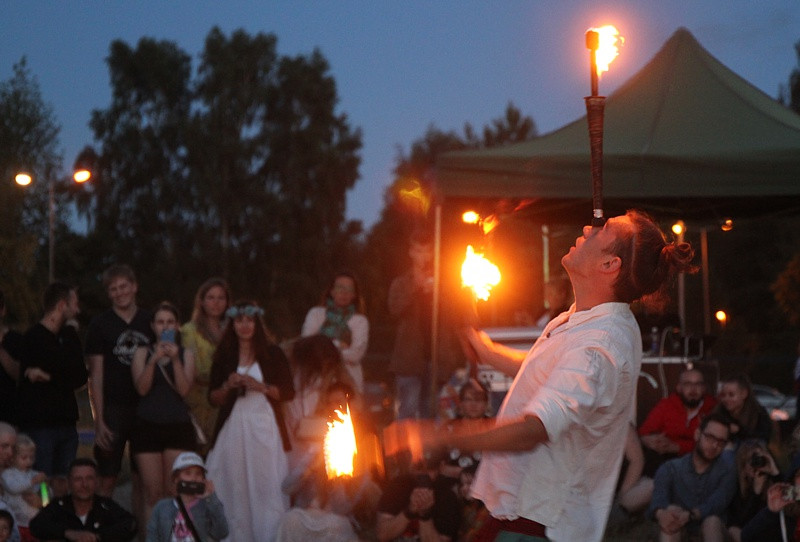 Wianki, tańce, fireshow – Noc Świętojańska w Trzebieży