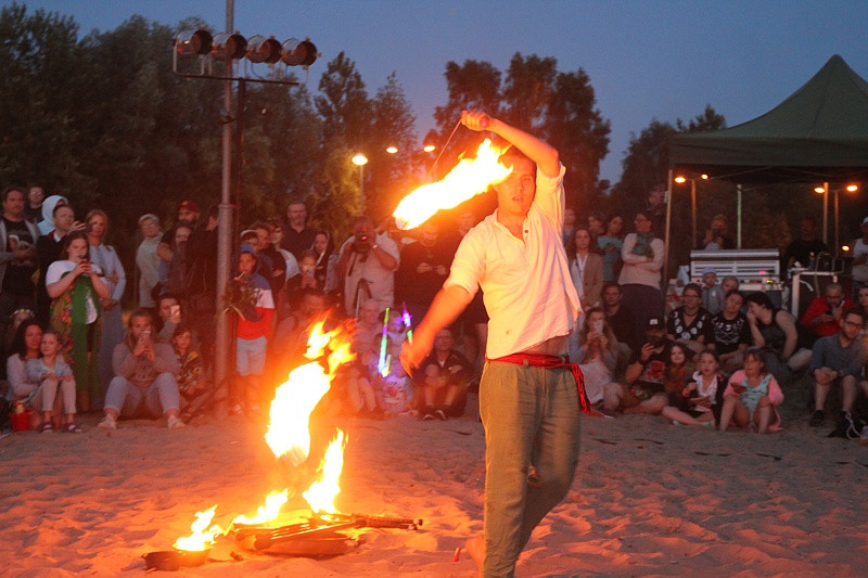 Wianki, tańce, fireshow – Noc Świętojańska w Trzebieży
