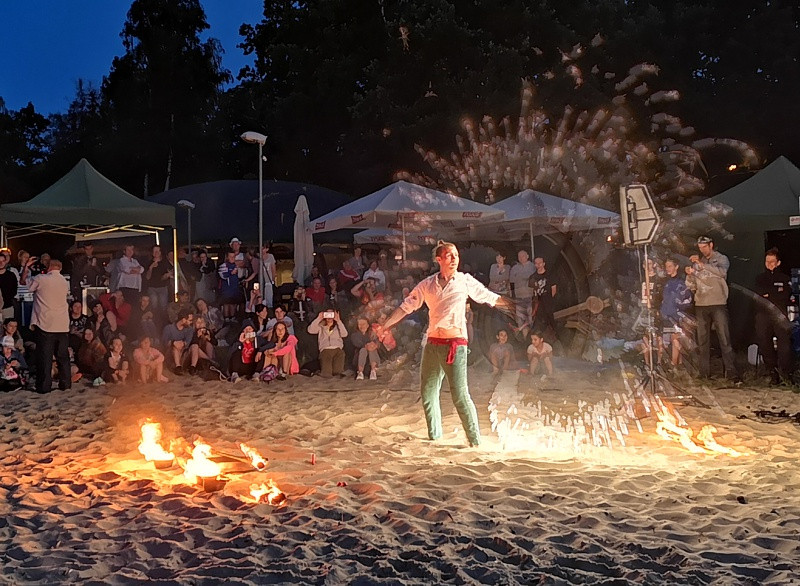 Wianki, tańce, fireshow – Noc Świętojańska w Trzebieży