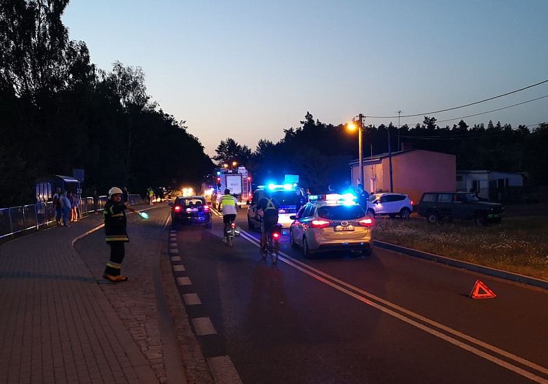 Wypadek w Uniemyślu – urwane koło ciągnika i samochód w rowie [foto]