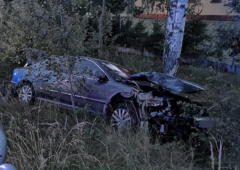 Wypadek w Uniemyślu – urwane koło ciągnika i samochód w rowie [foto]