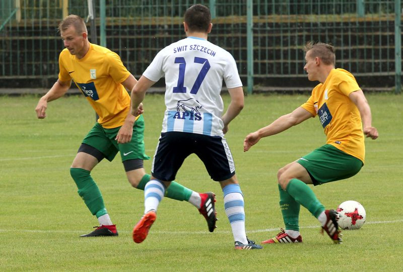 Świt Skolwin lepszy w derbach