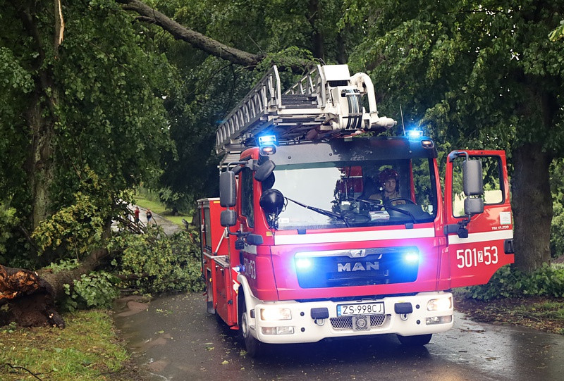 Trwa usuwanie skutków burzy [foto]