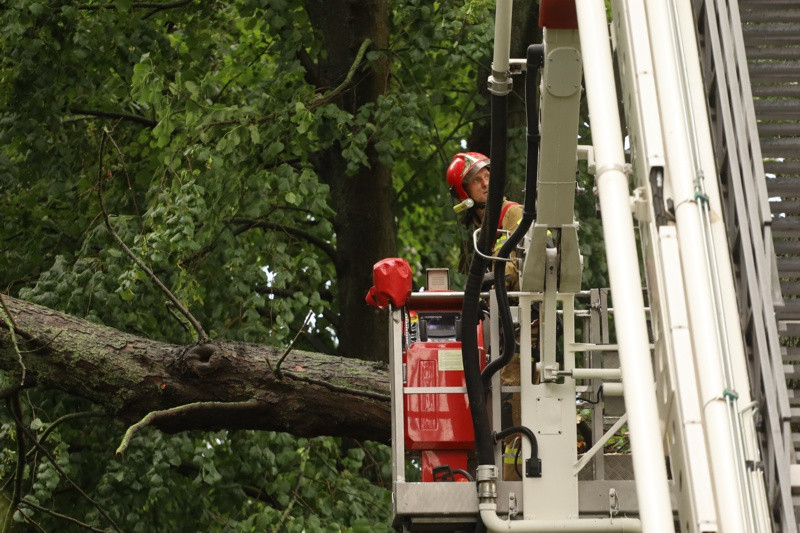Trwa usuwanie skutków burzy [foto]
