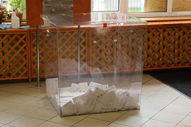 WYBORY. Policzanie wybierają prezydenta [foto]