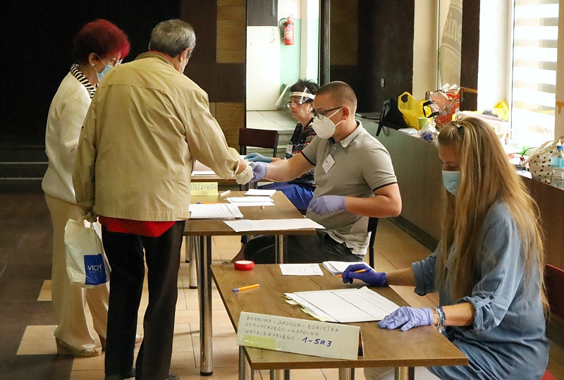 WYBORY. Policzanie wybierają prezydenta [foto]