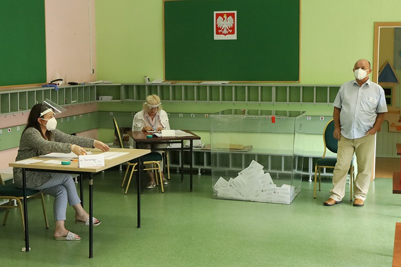 WYBORY. Policzanie wybierają prezydenta [foto]