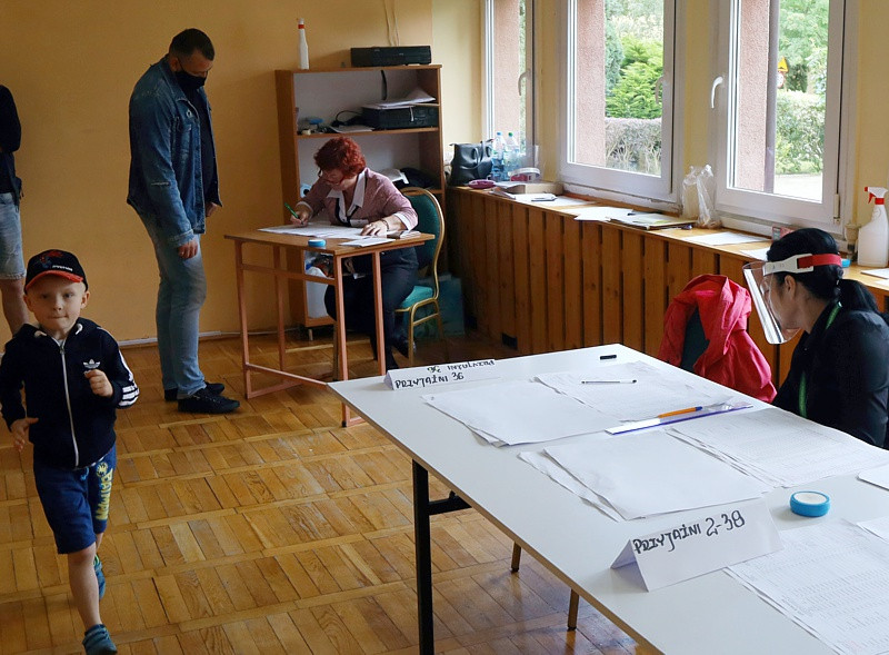 WYBORY. Policzanie wybierają prezydenta [foto]