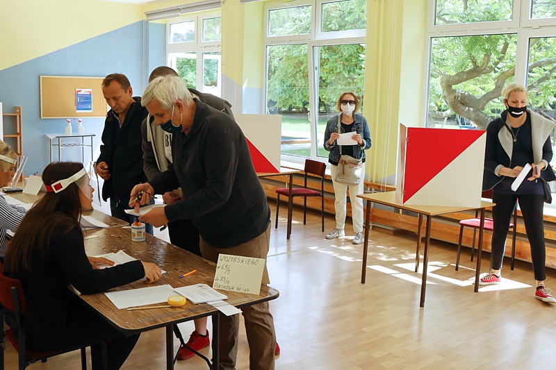 WYBORY. Policzanie wybierają prezydenta [foto]