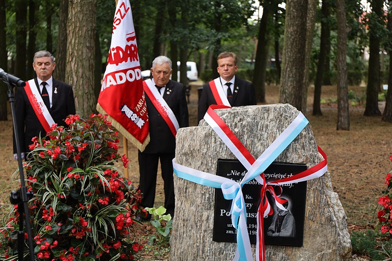 Głaz poświęcony bł. ks. J. Popiełuszce w Parku Solidarności [foto]