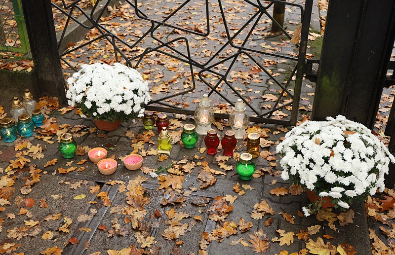 Wszystkich Świętych i puste cmentarze [foto]