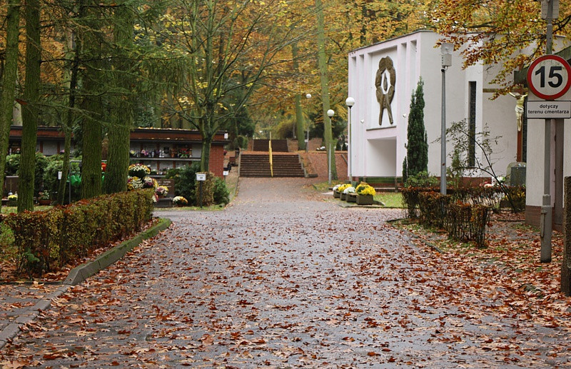 Wszystkich Świętych i puste cmentarze [foto]