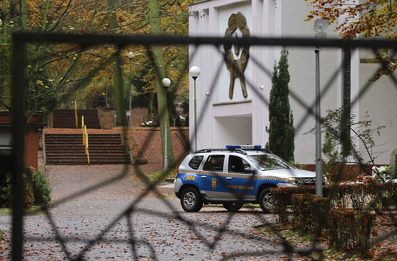 Wszystkich Świętych i puste cmentarze [foto]