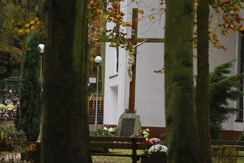 Wszystkich Świętych i puste cmentarze [foto]