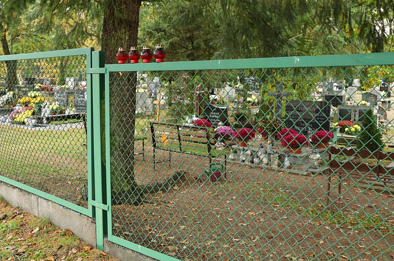 Wszystkich Świętych i puste cmentarze [foto]