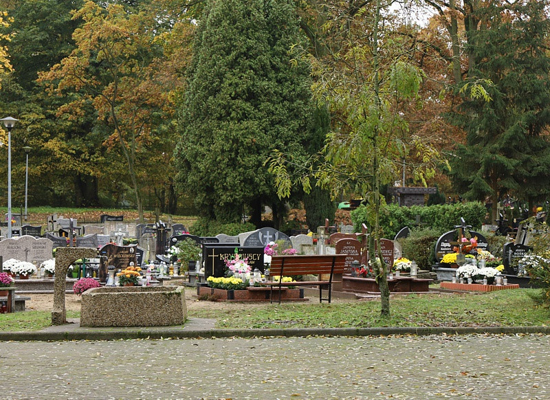 Wszystkich Świętych i puste cmentarze [foto]