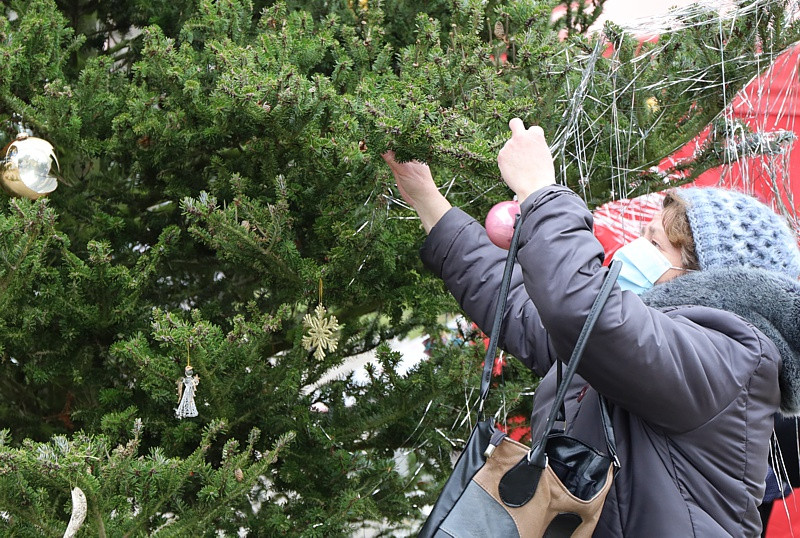 Bombki #bohaterskaInga zawisły na choince