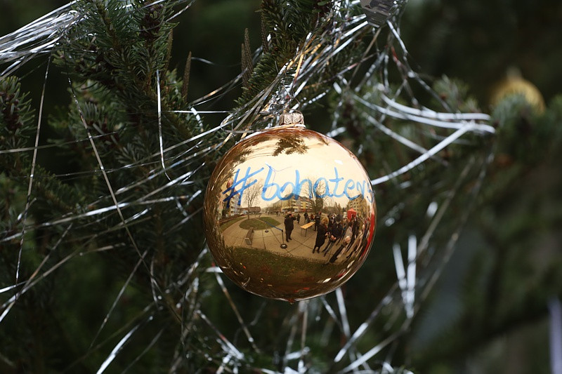 Bombki #bohaterskaInga zawisły na choince