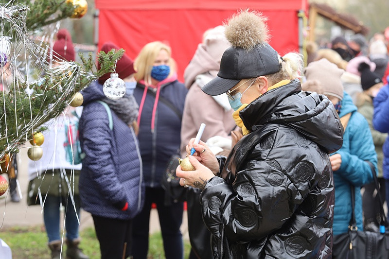 Bombki #bohaterskaInga zawisły na choince