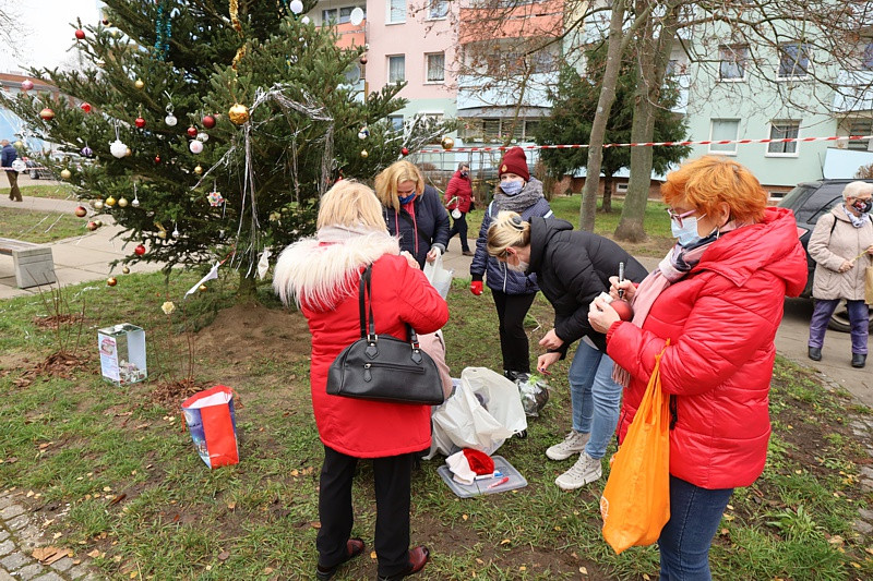 Bombki #bohaterskaInga zawisły na choince