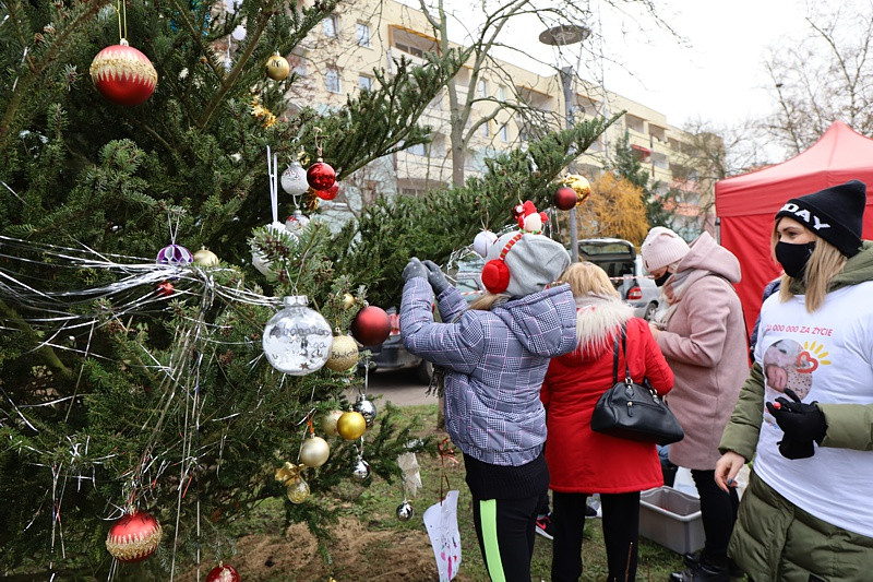 Bombki #bohaterskaInga zawisły na choince