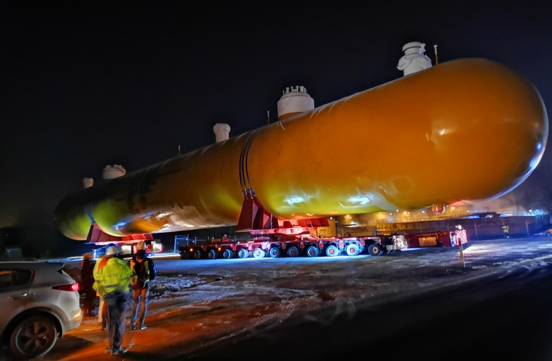 Transport kolosa ulicami Polic [foto/wideo]