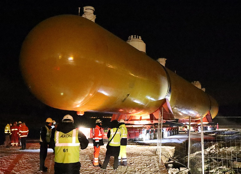 Transport kolosa ulicami Polic [foto/wideo]