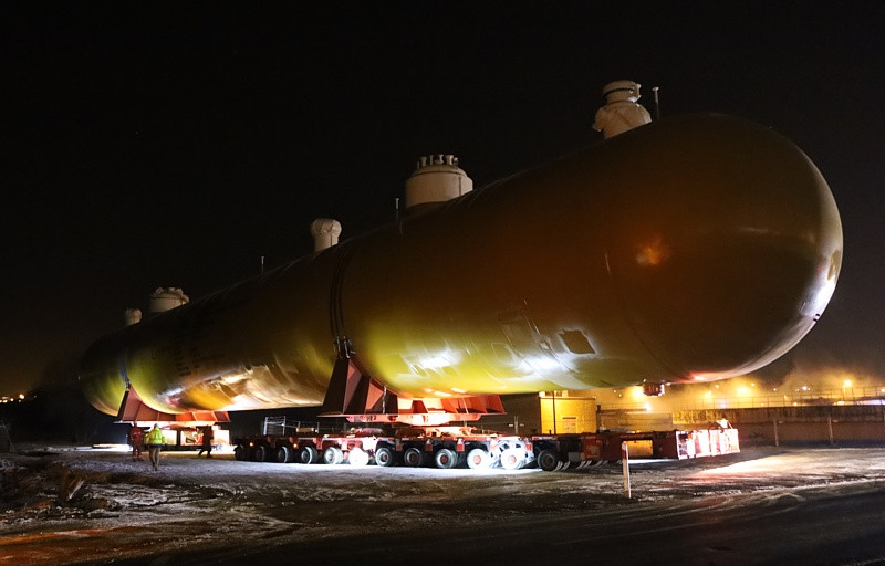 Transport kolosa ulicami Polic [foto/wideo]