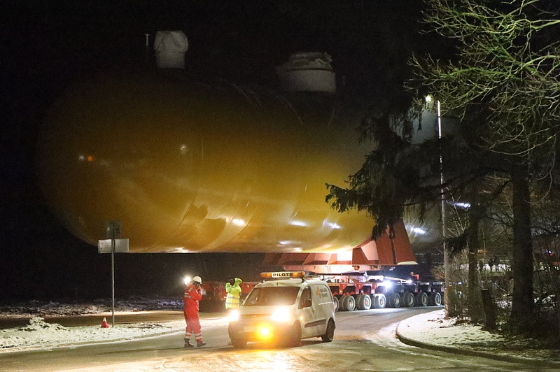 Transport kolosa ulicami Polic [foto/wideo]