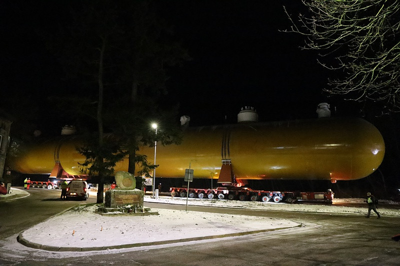 Transport kolosa ulicami Polic [foto/wideo]