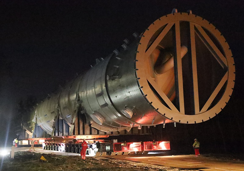 900-tonowy aparat przejechał ulicami Polic [foto]