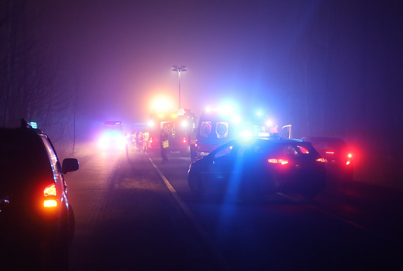Wypadek z udziałem dwóch osobówek i busa [foto]