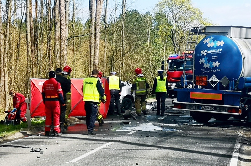 Śmiertelny wypadek w Trzeszczynie, zginęła kobieta [foto]