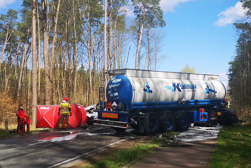 Śmiertelny wypadek w Trzeszczynie, zginęła kobieta [foto]