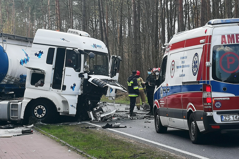 Śmiertelny wypadek w Trzeszczynie, zginęła kobieta [foto]