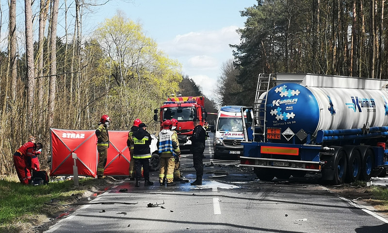 Śmiertelny wypadek w Trzeszczynie, zginęła kobieta [foto]