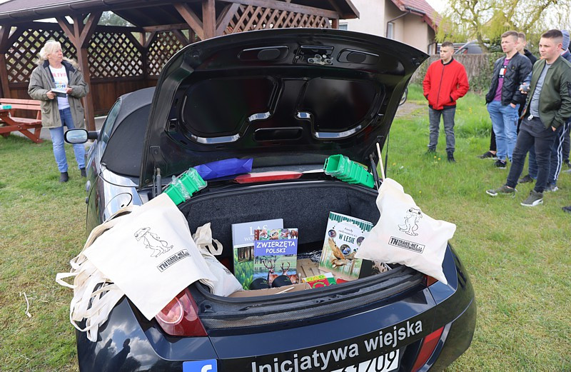 Ponad tonę śmieci zebrano podczas wiejskich porządków w Niekłończycy
