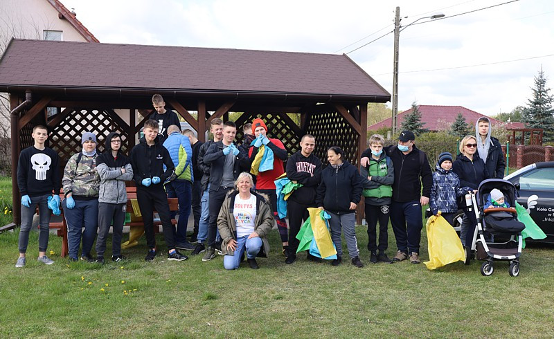 Ponad tonę śmieci zebrano podczas wiejskich porządków w Niekłończycy