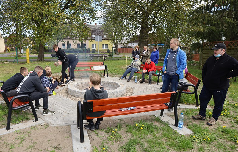 Ponad tonę śmieci zebrano podczas wiejskich porządków w Niekłończycy