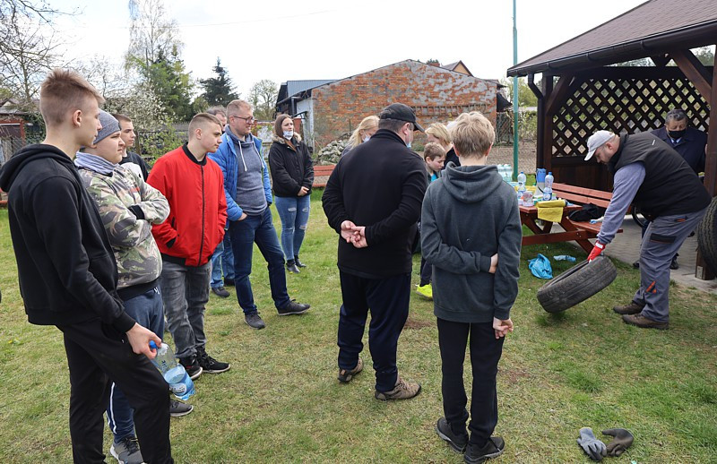 Ponad tonę śmieci zebrano podczas wiejskich porządków w Niekłończycy