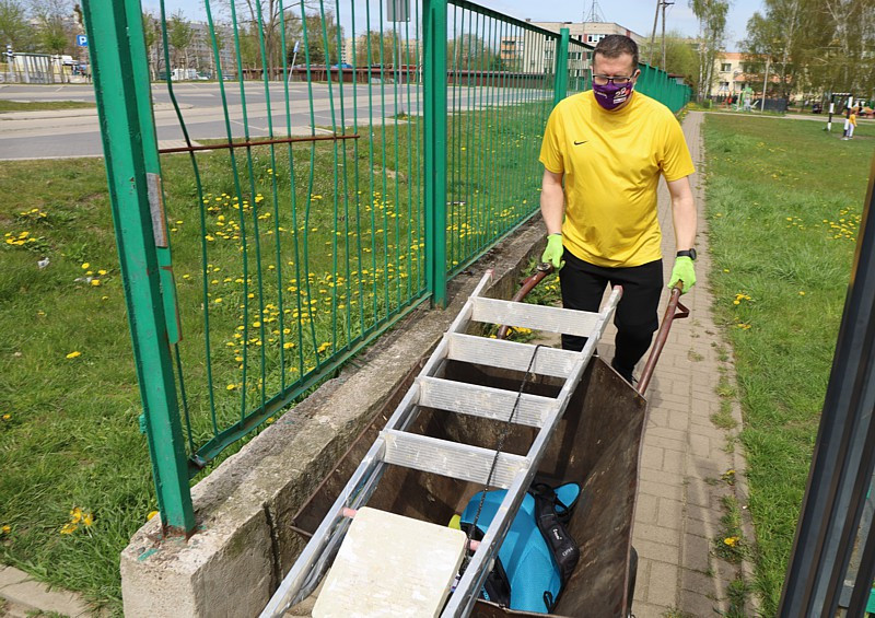 Posprzątali las przy ul. Okulickiego w Policach [foto]