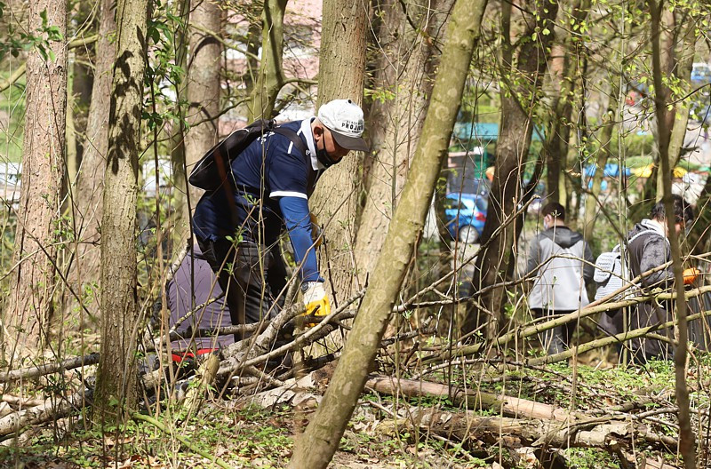 Posprzątali las przy ul. Okulickiego w Policach [foto]