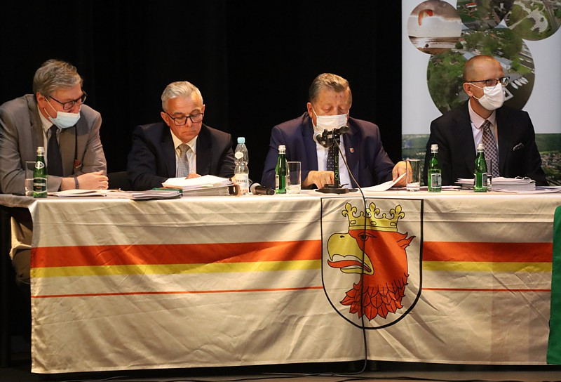 Burmistrz Polic z wotum zaufania i absolutorium