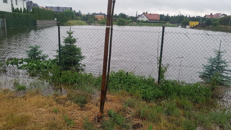 Liczne podtopienia na terenie powiatu polickiego