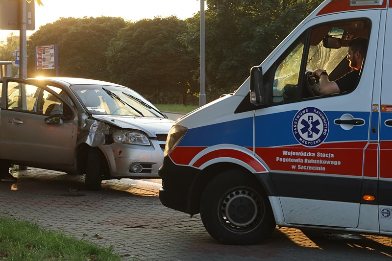 Zderzenie aut na ul. Piłsudskiego w Policach [foto]